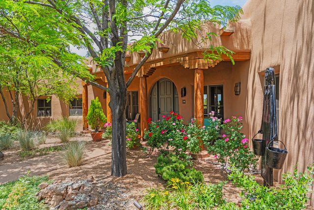81 Calle Ventoso W, Santa Fe, NM 87506