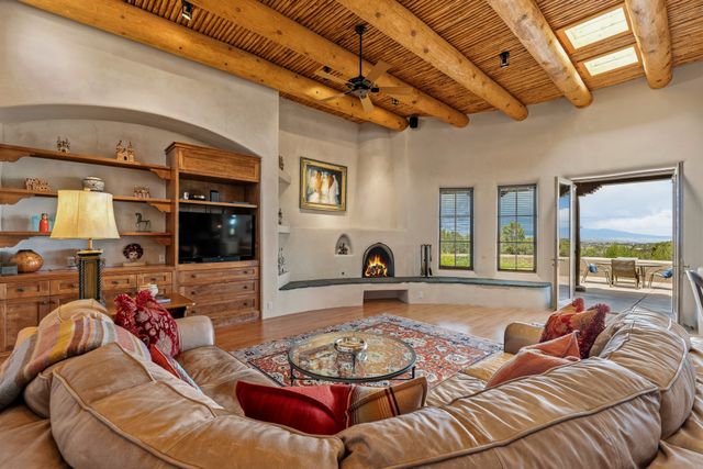 81 Calle Ventoso W, Santa Fe, NM 87506