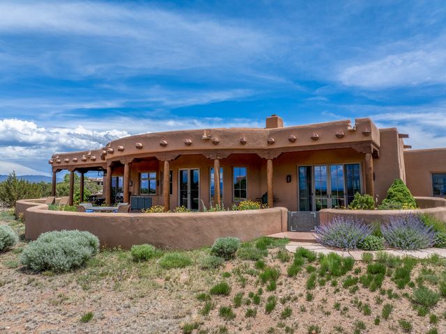 81 Calle Ventoso W, Santa Fe, NM 87506