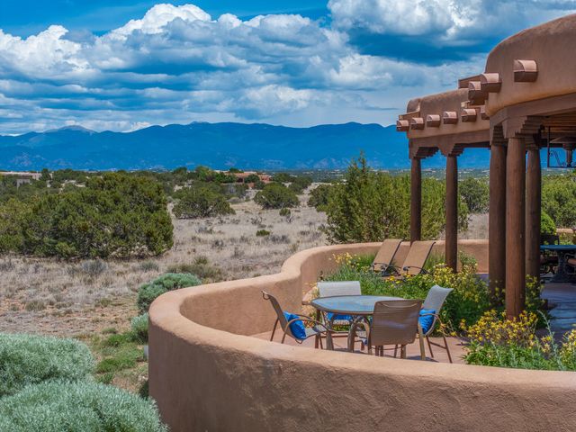 81 Calle Ventoso W, Santa Fe, NM 87506