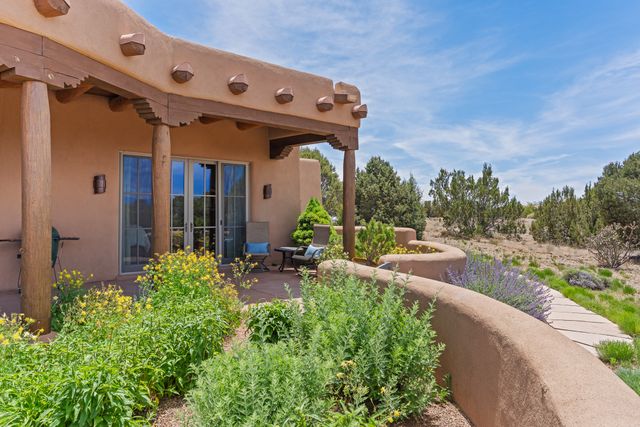81 Calle Ventoso W, Santa Fe, NM 87506