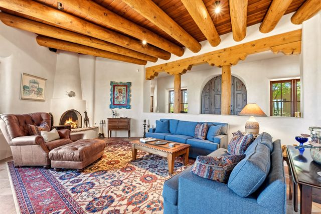 81 Calle Ventoso W, Santa Fe, NM 87506