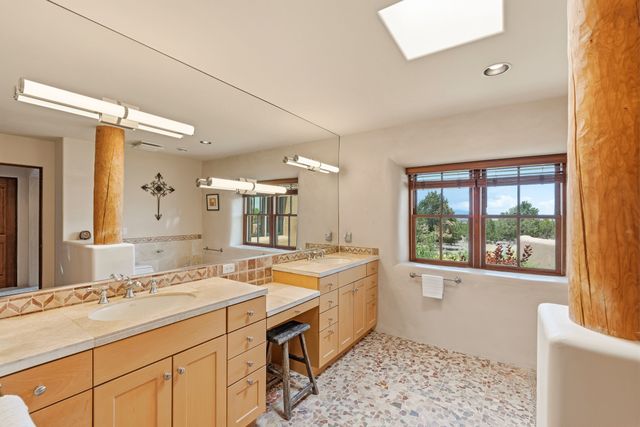 81 Calle Ventoso W, Santa Fe, NM 87506