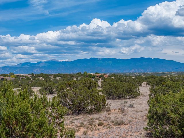 81 Calle Ventoso W, Santa Fe, NM 87506