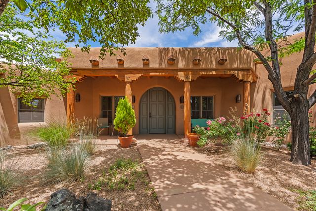 81 Calle Ventoso W, Santa Fe, NM 87506