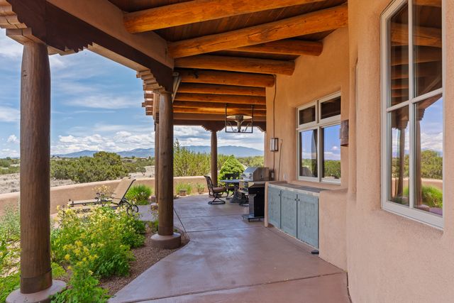 81 Calle Ventoso W, Santa Fe, NM 87506