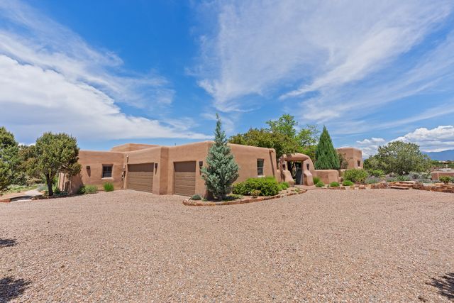 81 Calle Ventoso W, Santa Fe, NM 87506