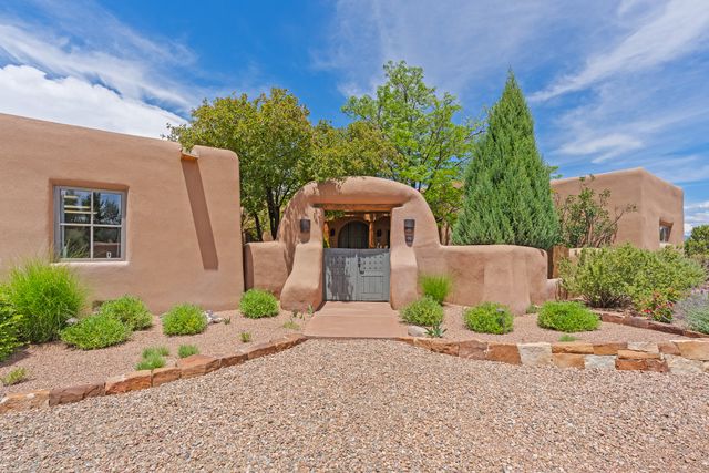 81 Calle Ventoso W, Santa Fe, NM 87506