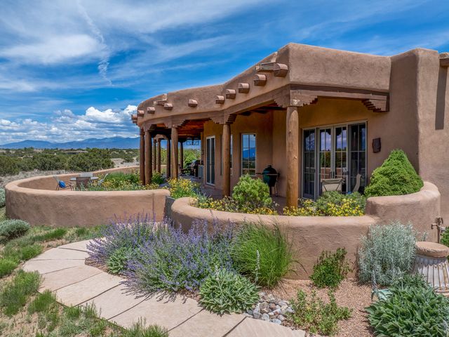 81 Calle Ventoso W, Santa Fe, NM 87506