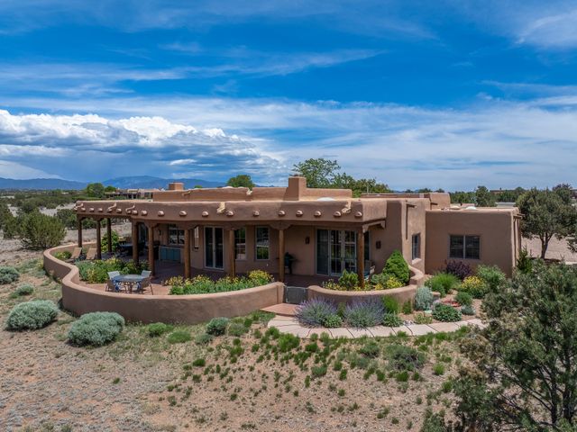 81 Calle Ventoso W, Santa Fe, NM 87506