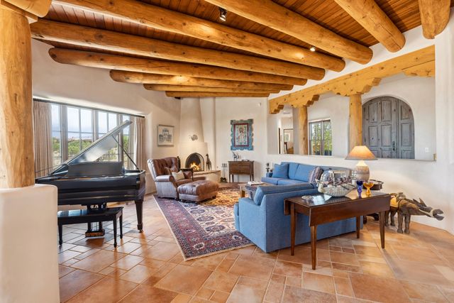 81 Calle Ventoso W, Santa Fe, NM 87506