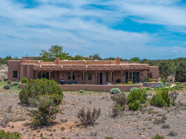 81 Calle Ventoso W, Santa Fe, NM 87506
