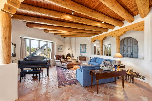 81 Calle Ventoso W, Santa Fe, NM 87506