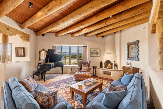 81 Calle Ventoso W, Santa Fe, NM 87506