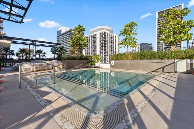 11 NE 6 ST 3213, Miami, FL 33132