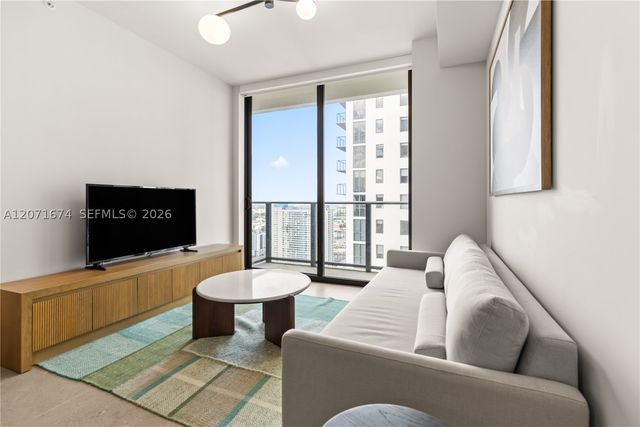 11 NE 6 ST 3213, Miami, FL 33132