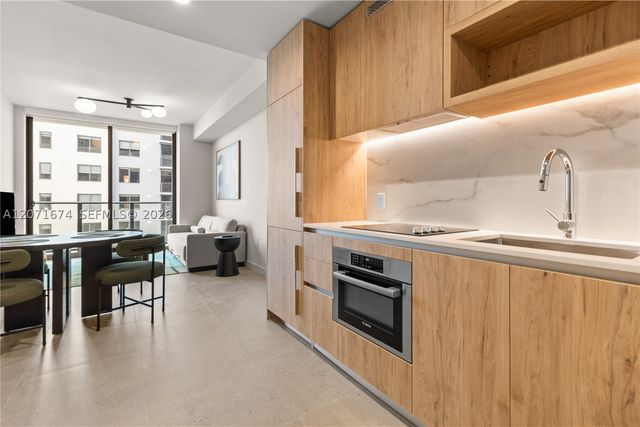 11 NE 6 ST 3213, Miami, FL 33132