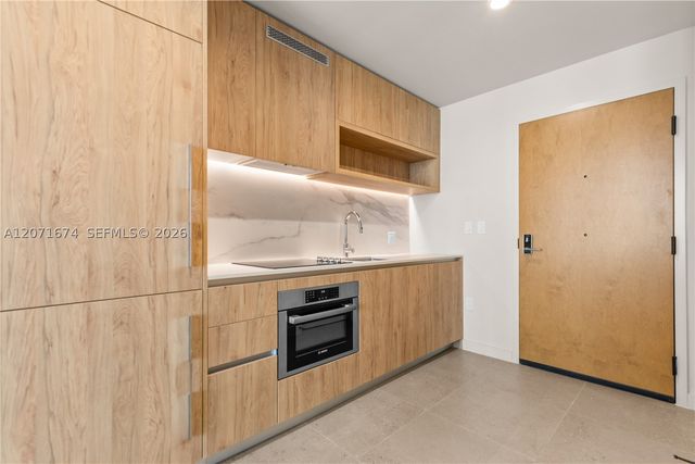 11 NE 6 ST 3213, Miami, FL 33132