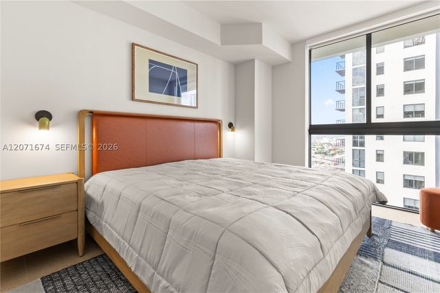 11 NE 6 ST 3213, Miami, FL 33132