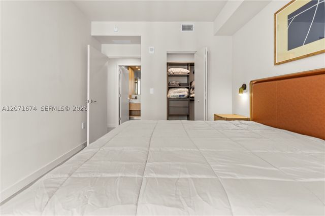 11 NE 6 ST 3213, Miami, FL 33132