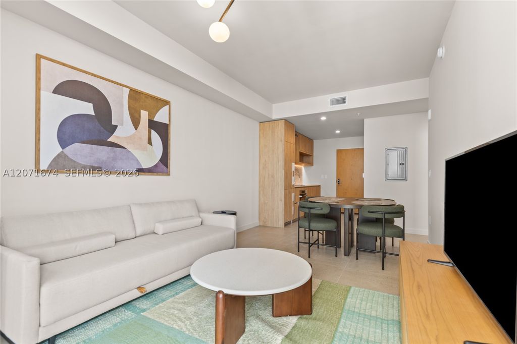 11 NE 6 ST 3213, Miami, FL 33132
