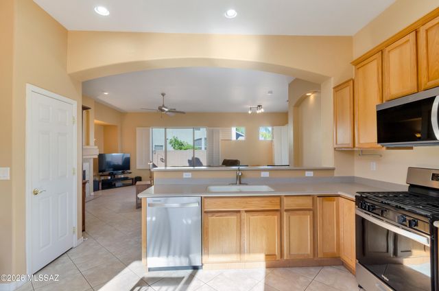 909 W Leatherleaf Drive, Tucson, AZ 85755