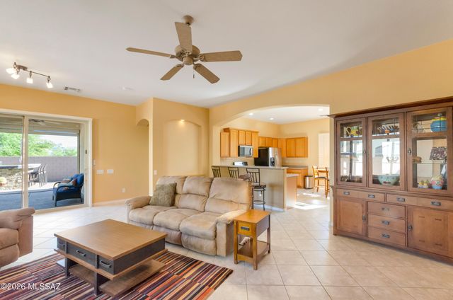 909 W Leatherleaf Drive, Tucson, AZ 85755