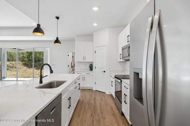 11248 Flock Avenue, Weeki Wachee, FL 34613
