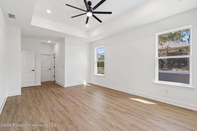 11248 Flock Avenue, Weeki Wachee, FL 34613