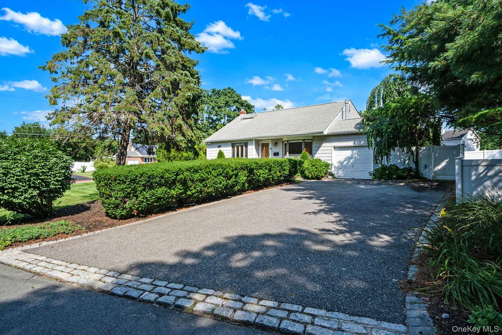 1 Rutgers Street, Smithtown, NY 11787 — photo 5