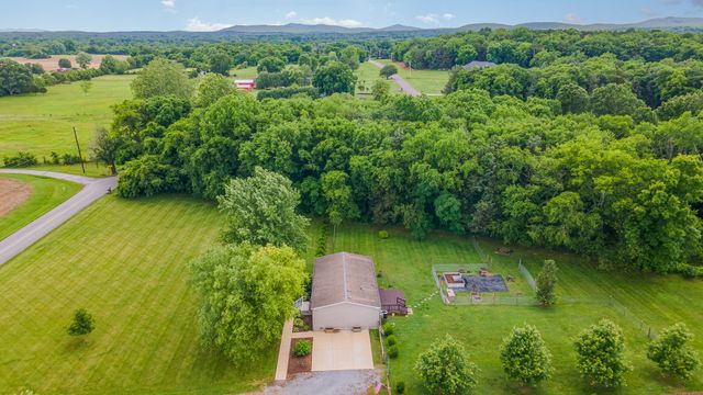 1150 Kingwood Ln, Rockvale, TN 37153