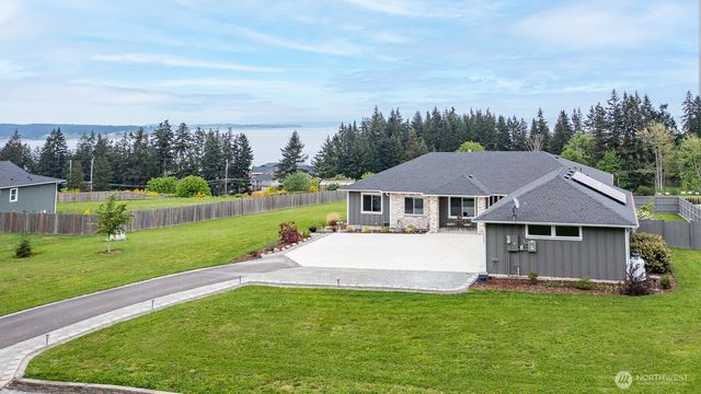 1409 Village Heights Place, Camano Island, WA 98282