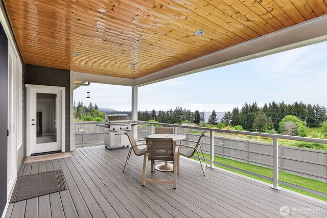 1409 Village Heights Place, Camano Island, WA 98282