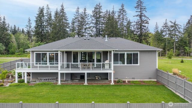 1409 Village Heights Place, Camano Island, WA 98282