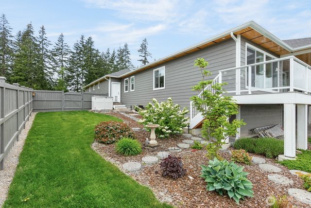 1409 Village Heights Place, Camano Island, WA 98282