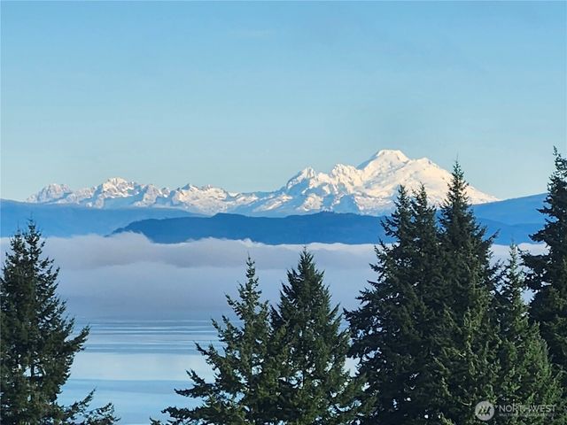 1409 Village Heights Place, Camano Island, WA 98282