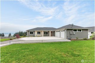 1409 Village Heights Place, Camano Island, WA 98282