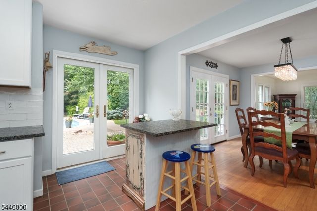 30 Montgomery Ave, Rocky Hill Boro, NJ 08553