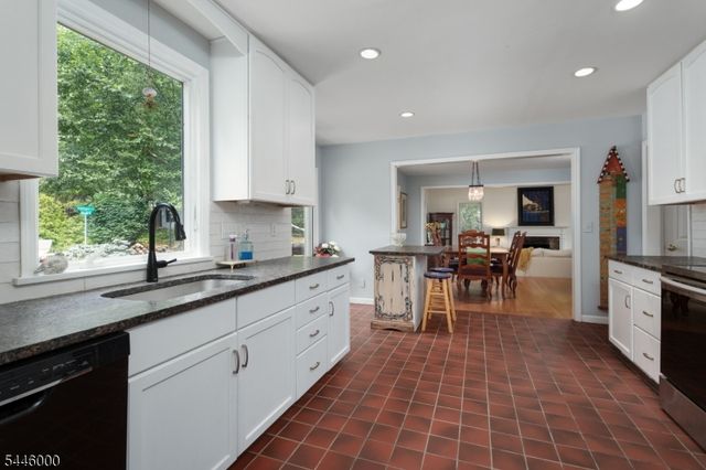 30 Montgomery Ave, Rocky Hill Boro, NJ 08553