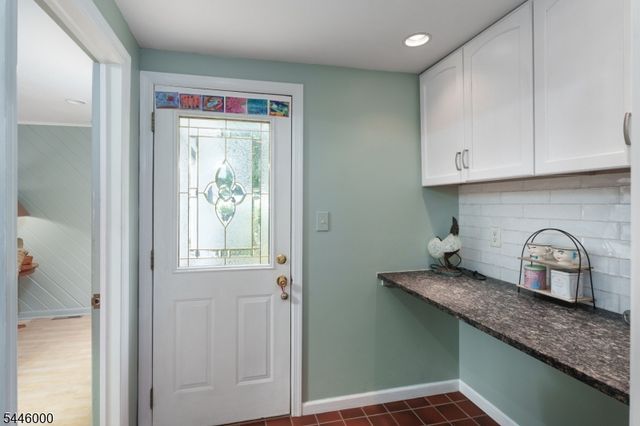 30 Montgomery Ave, Rocky Hill Boro, NJ 08553
