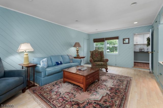 30 Montgomery Ave, Rocky Hill Boro, NJ 08553