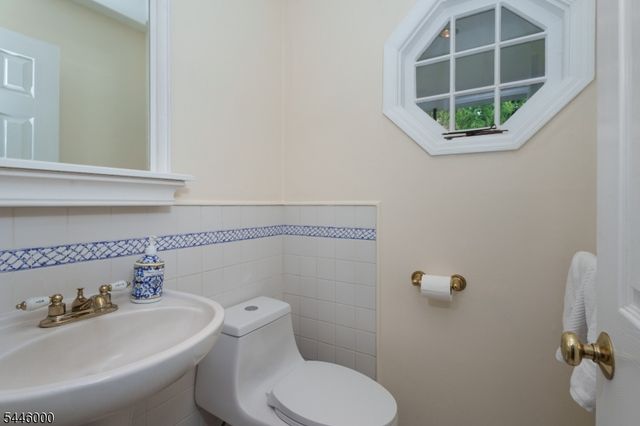 30 Montgomery Ave, Rocky Hill Boro, NJ 08553