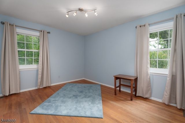 30 Montgomery Ave, Rocky Hill Boro, NJ 08553