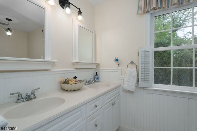 30 Montgomery Ave, Rocky Hill Boro, NJ 08553