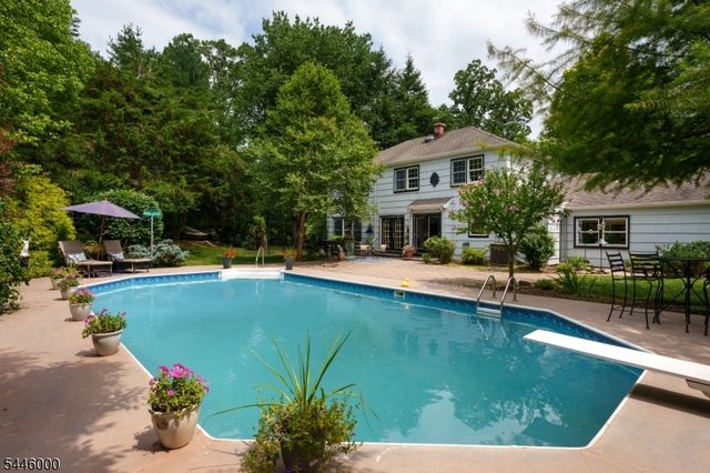 30 Montgomery Ave, Rocky Hill Boro, NJ 08553