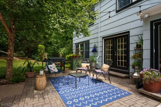 30 Montgomery Ave, Rocky Hill Boro, NJ 08553