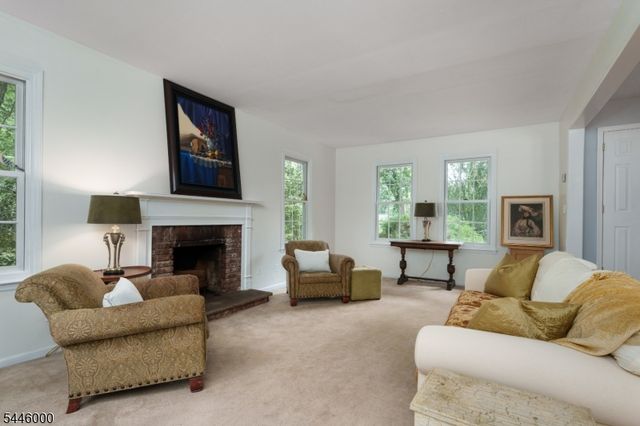 30 Montgomery Ave, Rocky Hill Boro, NJ 08553