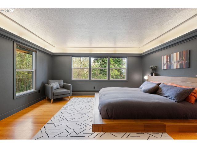 10901 S RIVERSIDE Dr, Portland, OR 97219