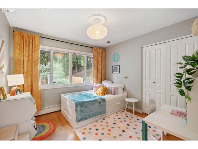 10901 S RIVERSIDE Dr, Portland, OR 97219