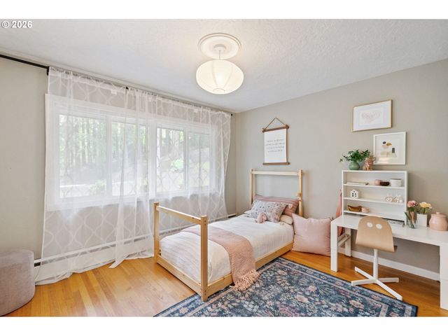 10901 S RIVERSIDE Dr, Portland, OR 97219